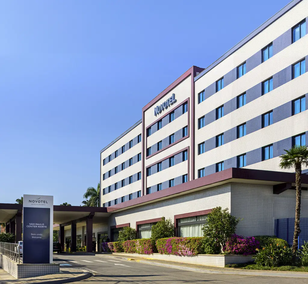 Fachada do Novotel Center Norte, na Av. Zaki Narchi, 500, São Paulo